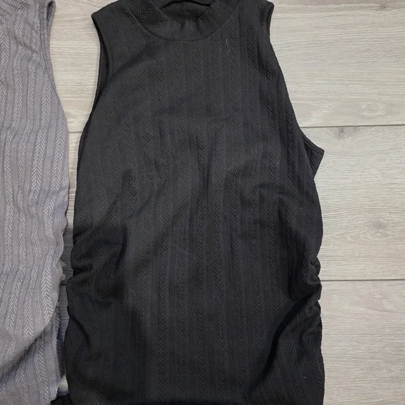 SHEIN Gray Ribbed Sleeveless Muscle Tee with Mandarin Collar - Picture 4 of 6